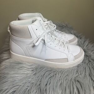 No boundaries women’s casual high top sneaker tennis shoes size 10